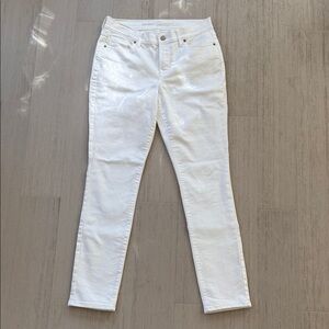 Old Navy Women's Sz. 4 Mid-Rise Crisp White Curvy Profile Jeans EUC